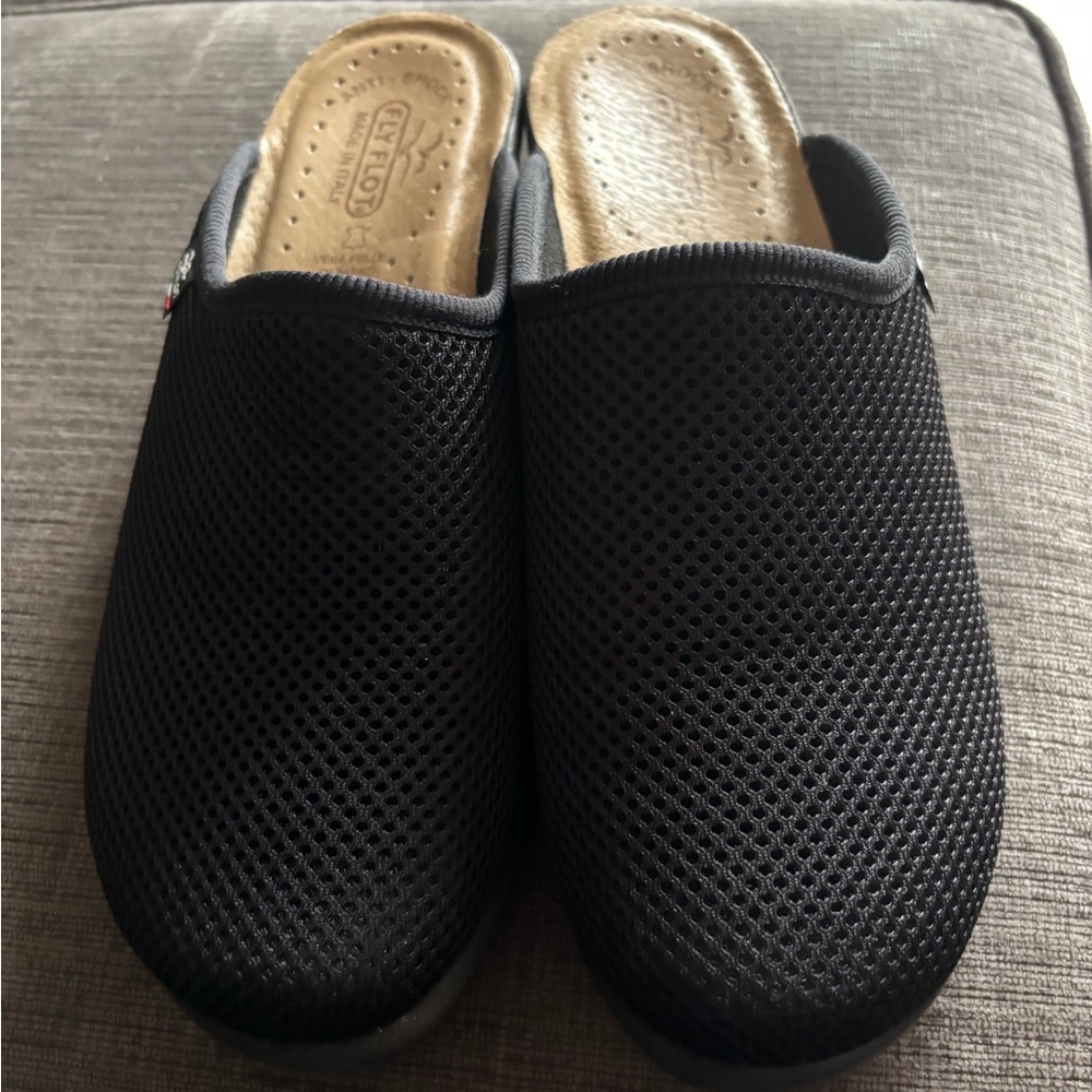 Fly Flot Anatomic Anti-Shock comfort clogs.